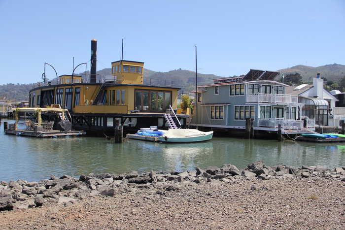 floating house