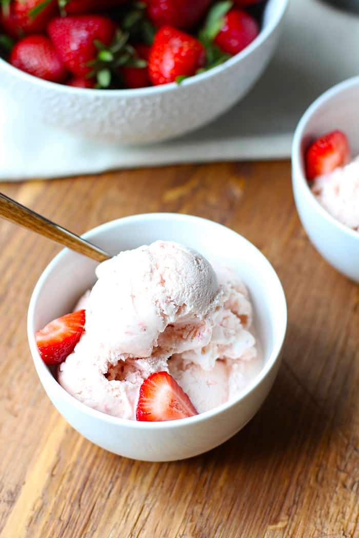 Homemade Strawberry Ice Cream - SueBee Homemaker
