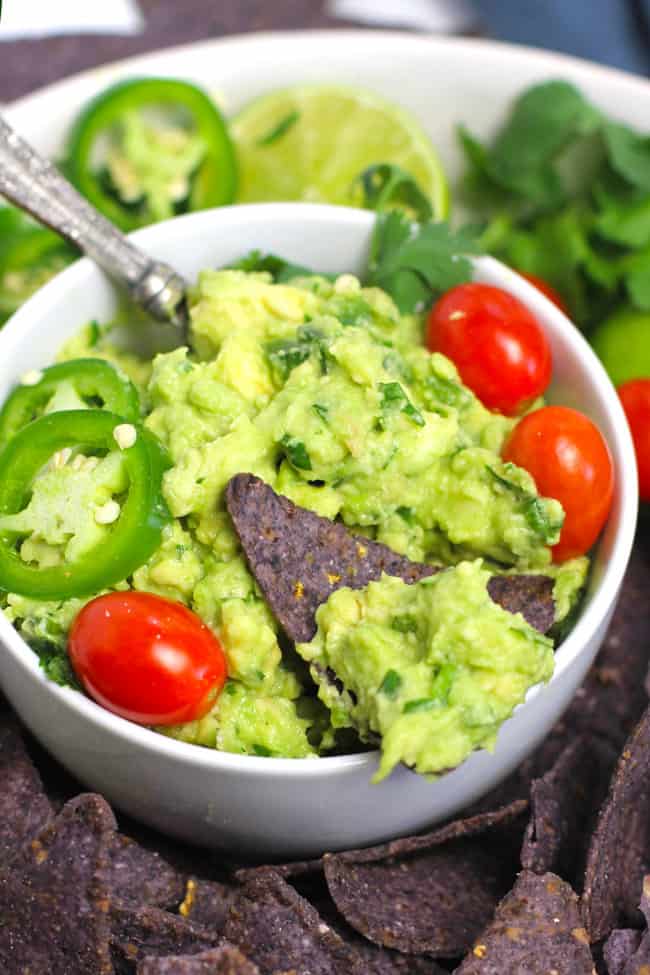 The BEST Chunky Guacamole! - SueBee Homemaker