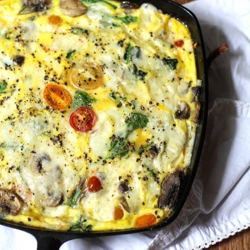 Breakfast just got better with the creation of this Spinach, Tomato, and Mushroom Frittata. Simple to make and tons of fresh veggies and proteins! | suebeehomemaker.com