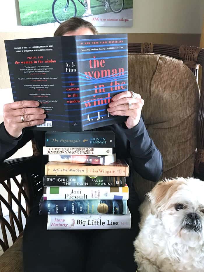 I've recently rekindled my love for reading, and am constantly searching for good books. The following 25 books are unputdownable in "my book", and I hope you enjoy them too! | suebeehomemaker.com