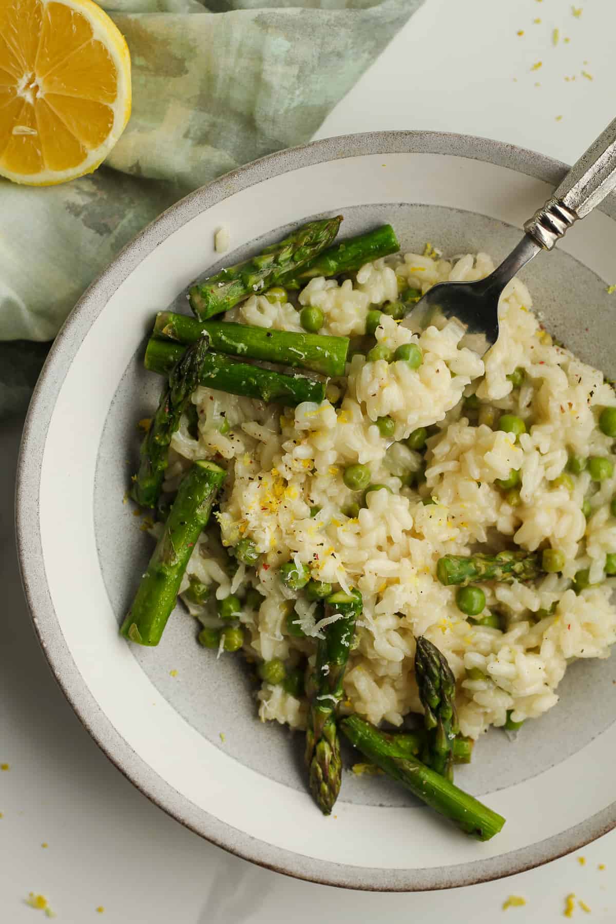 A bowl of lemon risotto with peas.