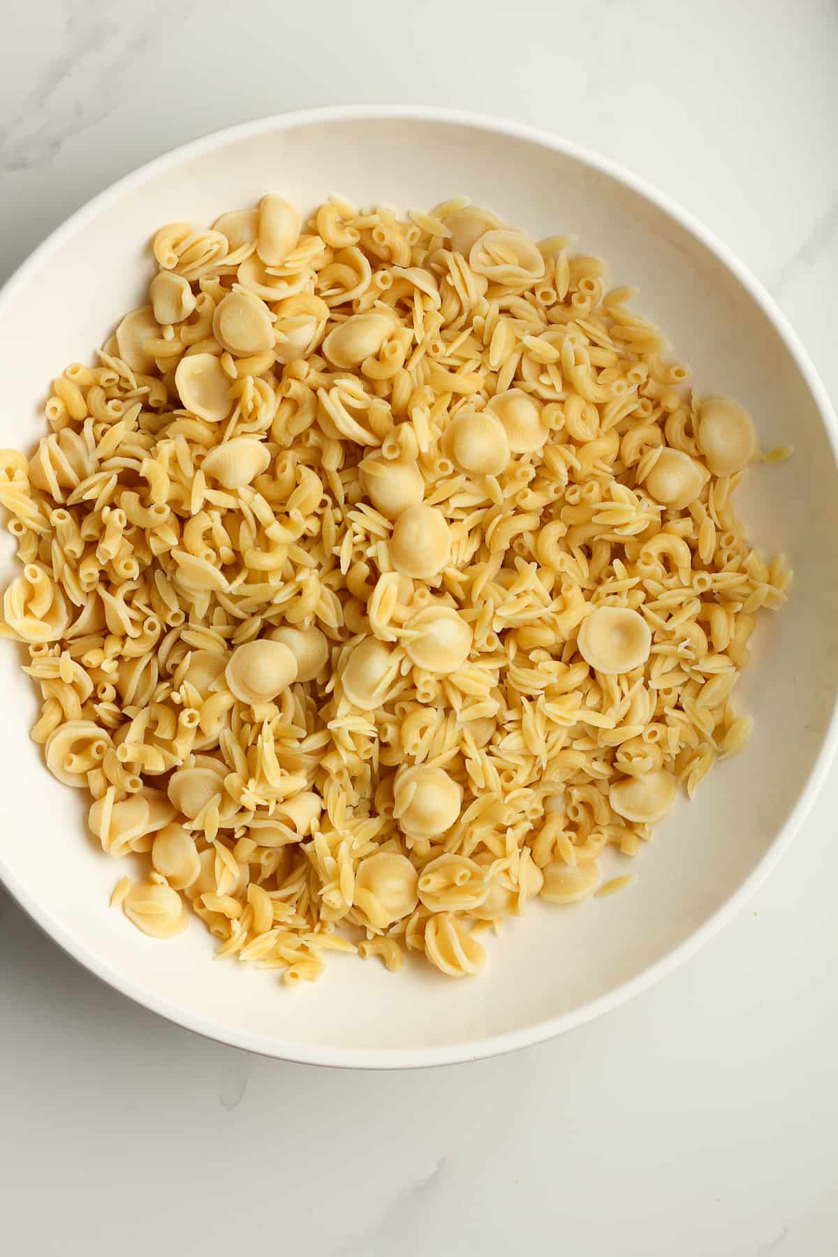 A large bowl of the cooked pasta.