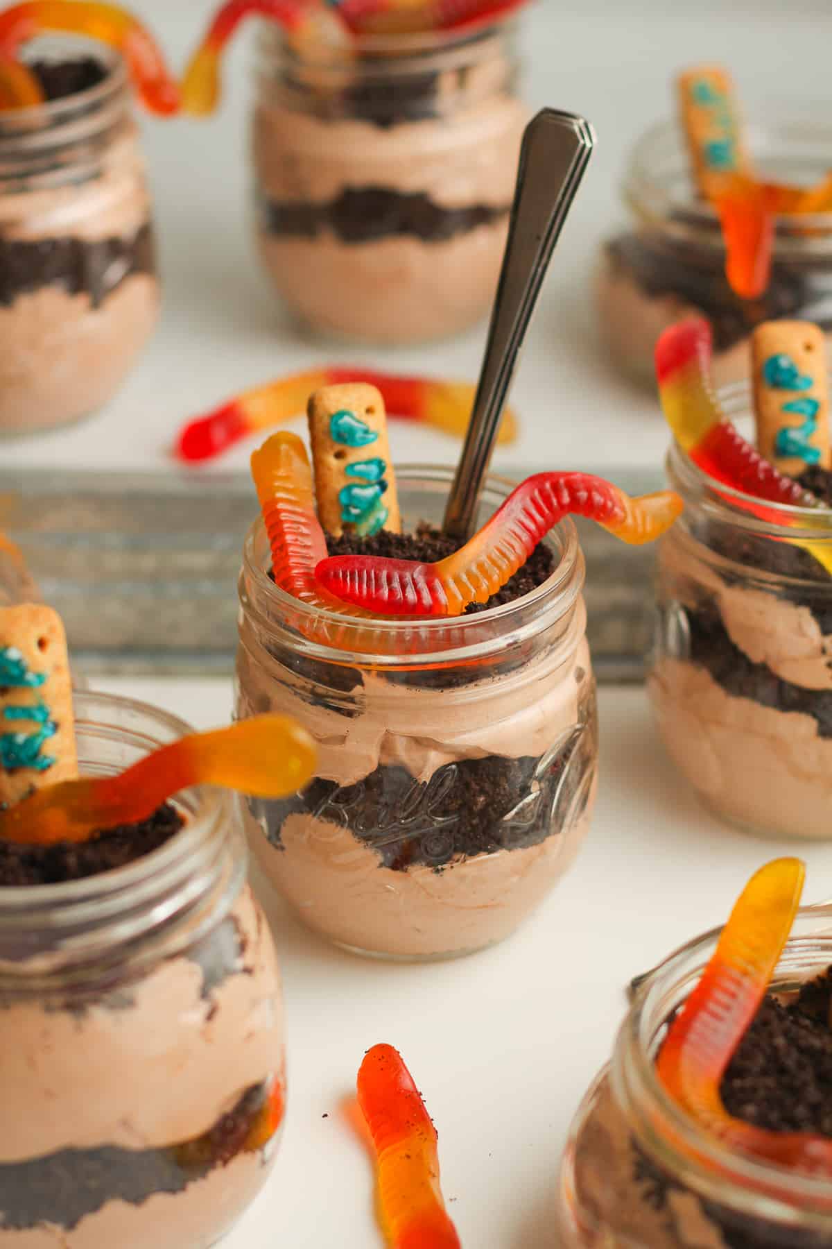 Halloween Dirt Cups {for kids and adults!} - SueBee Homemaker