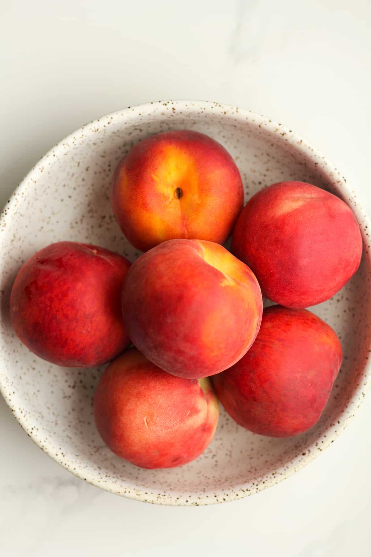 A bowl of fresh peaches.