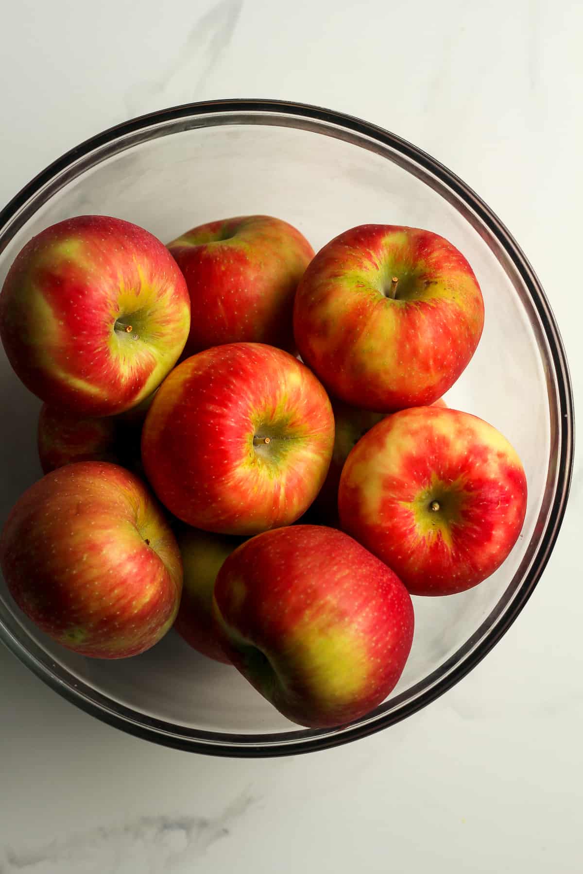 A glass bowl of apples.