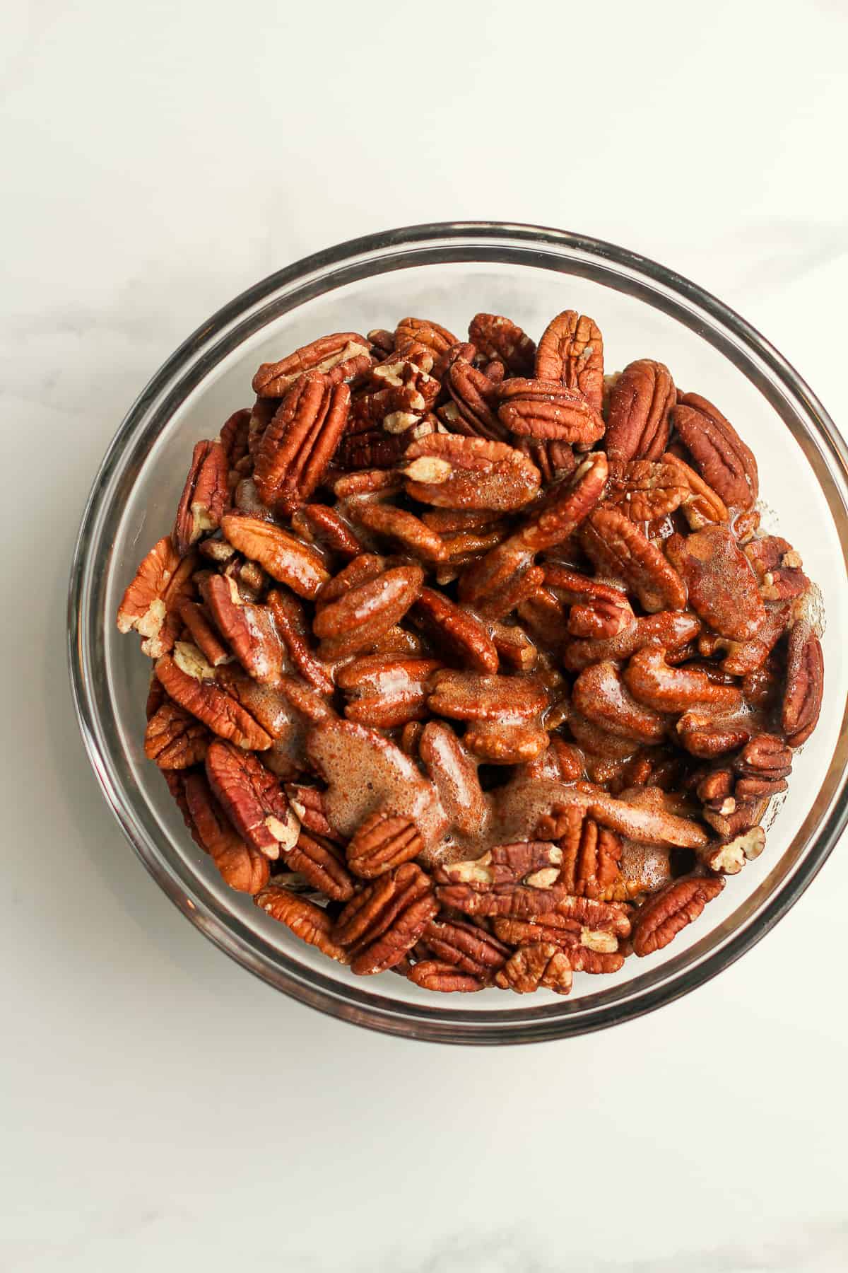A bowl of the pecans plus sweetener on top.