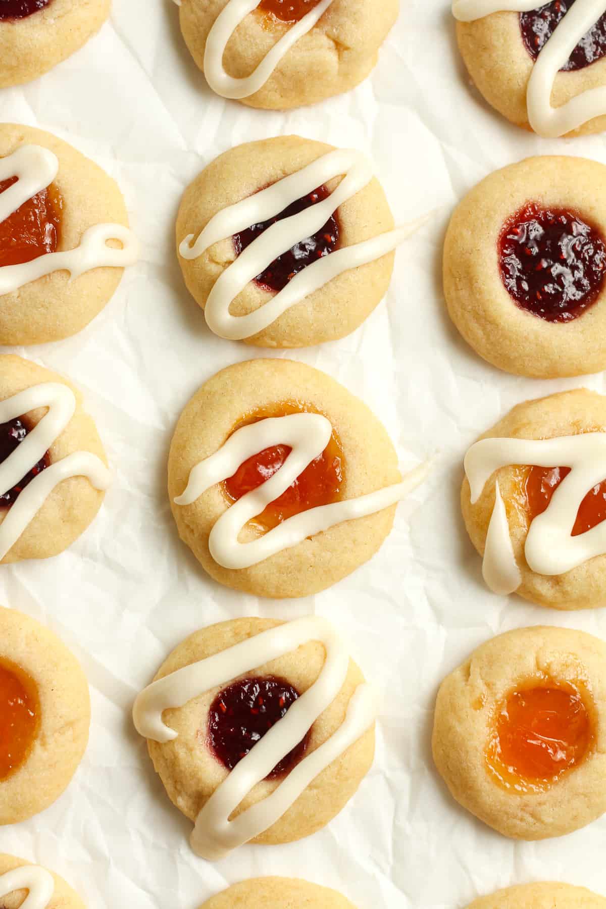 Glazed shortbread cookies filled with jam.