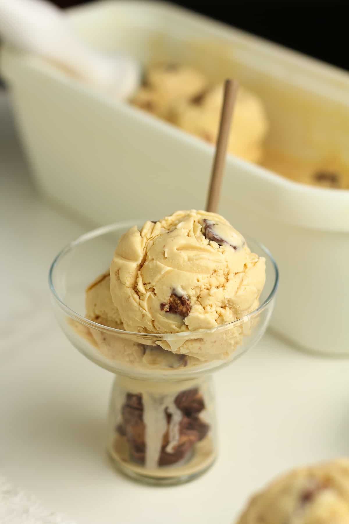 Closeup on a bowl of peanut butter ice cream with Reeses.