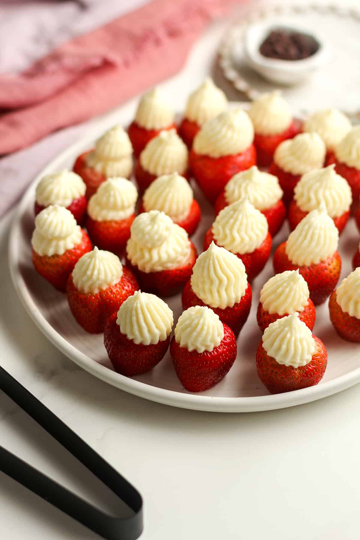 Side view of the cheesecake bites.