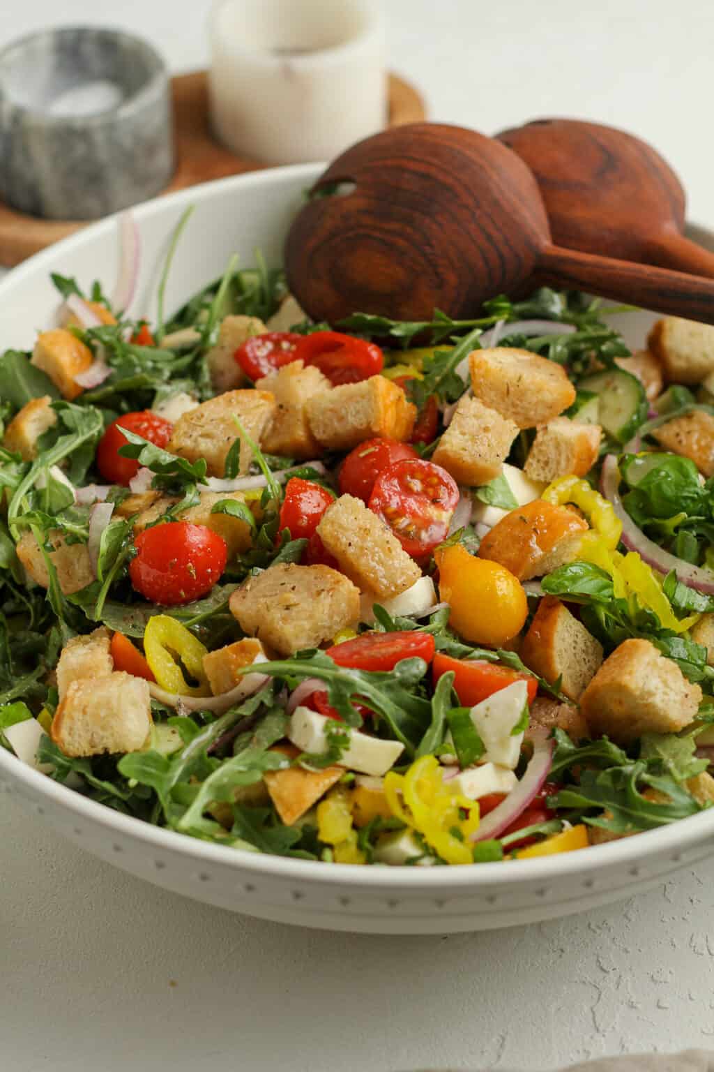 Summer Panzanella Salad With Fresh Arugula - SueBee Homemaker