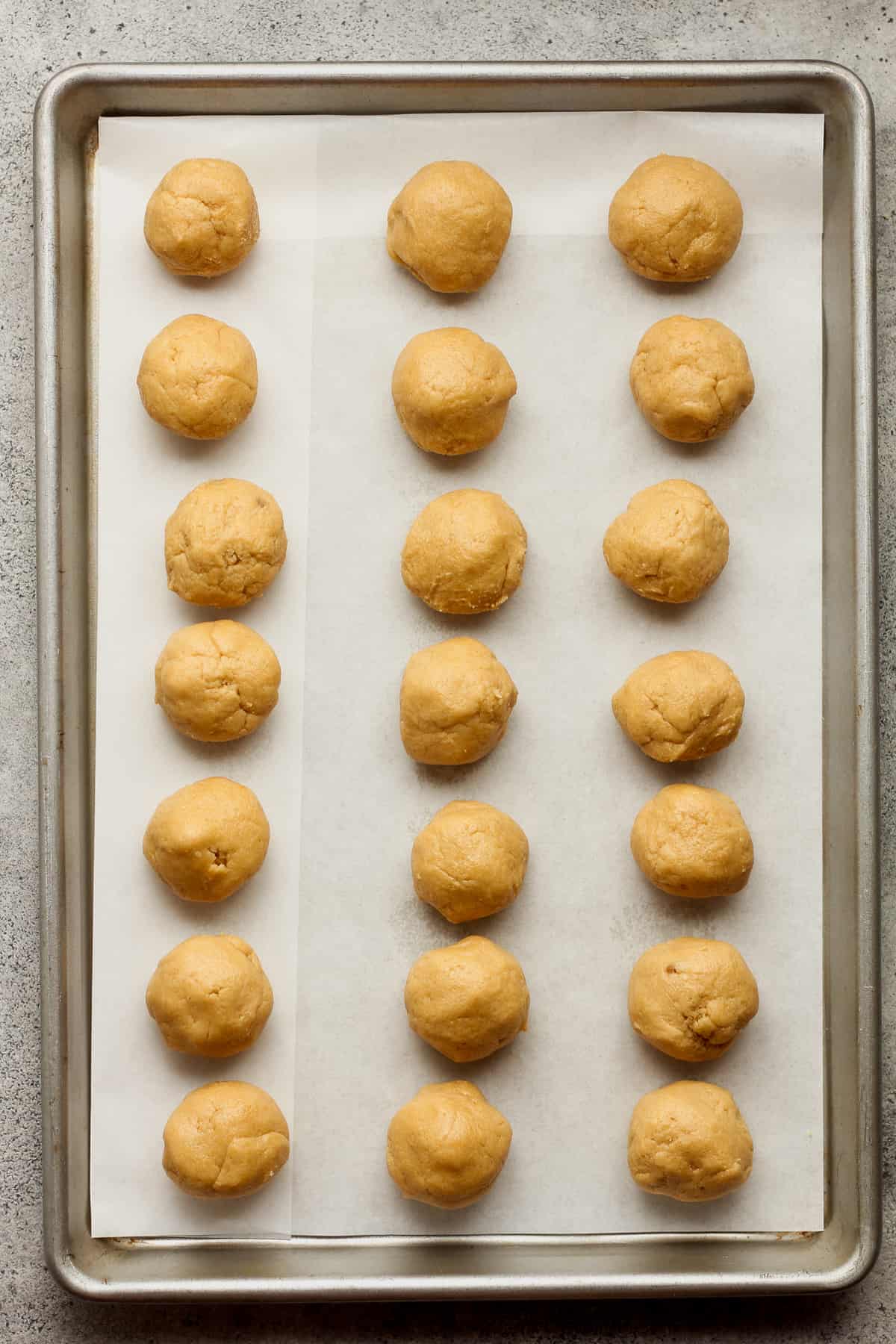 A tray of the peanut butter cookie balls.