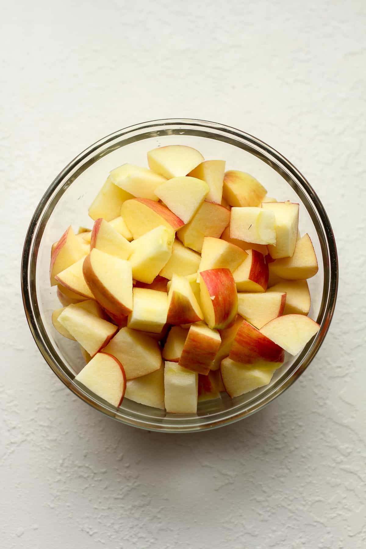 A bowl of apple chunks.