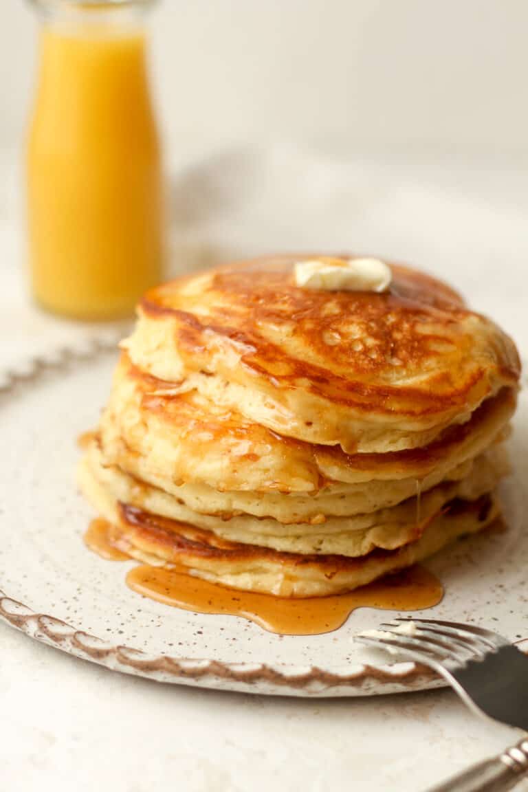 Side view of a stack of pancakes.