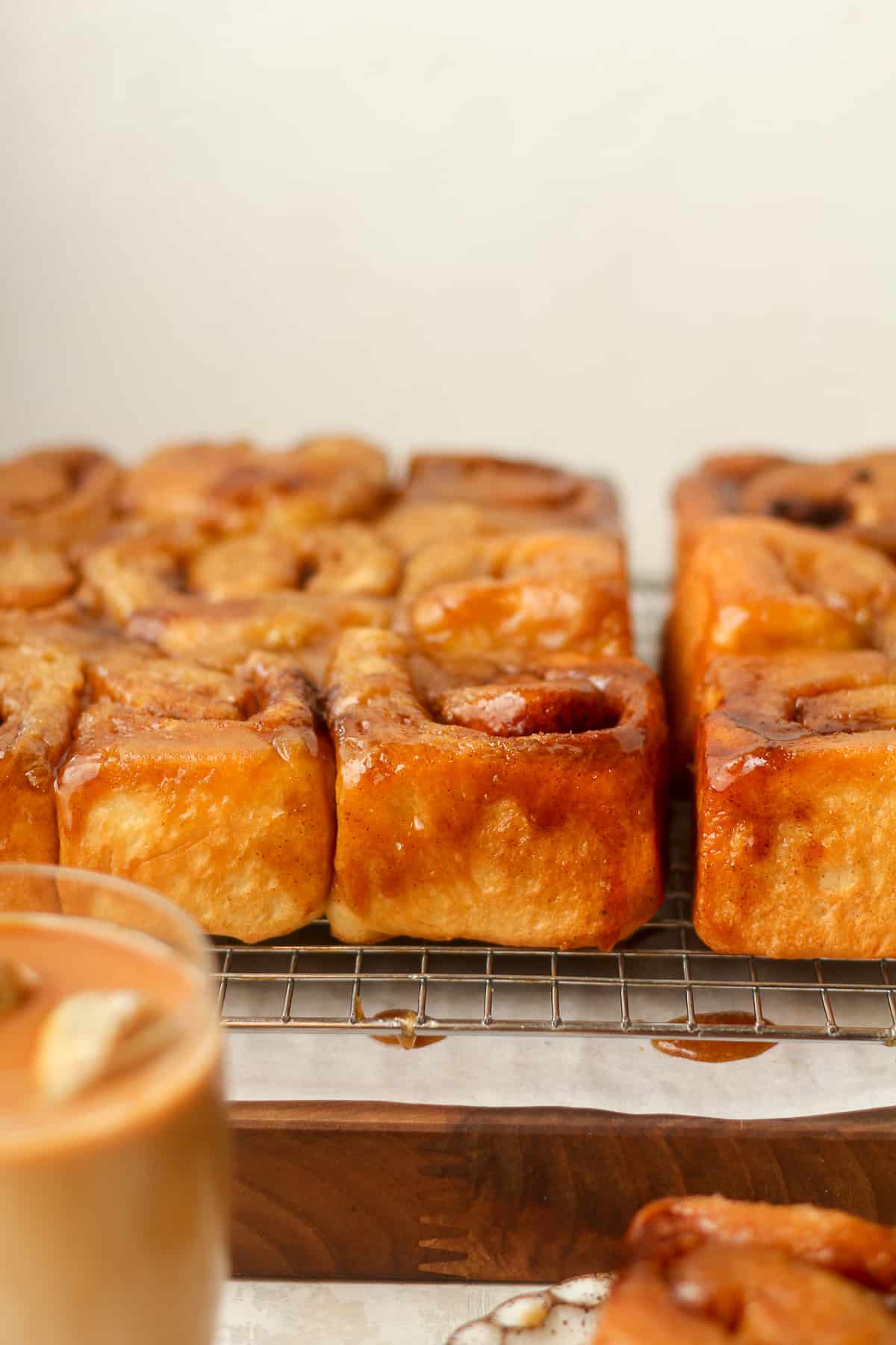 Side view of the baked caramel rolls.