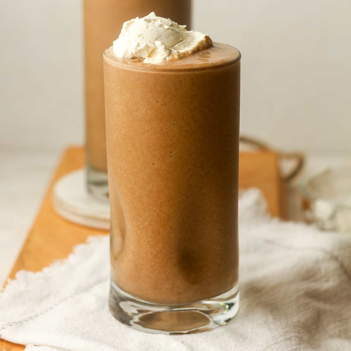 https://suebeehomemaker.com/wp-content/uploads/2023/04/peanut-butter-coffee-smoothie-recipecard.jpg