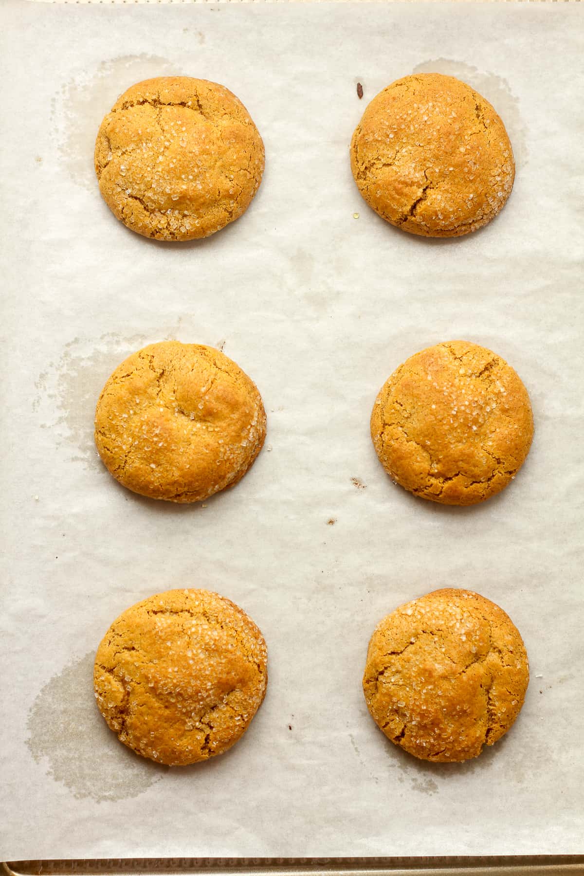 A pan with six just-baked cookies.