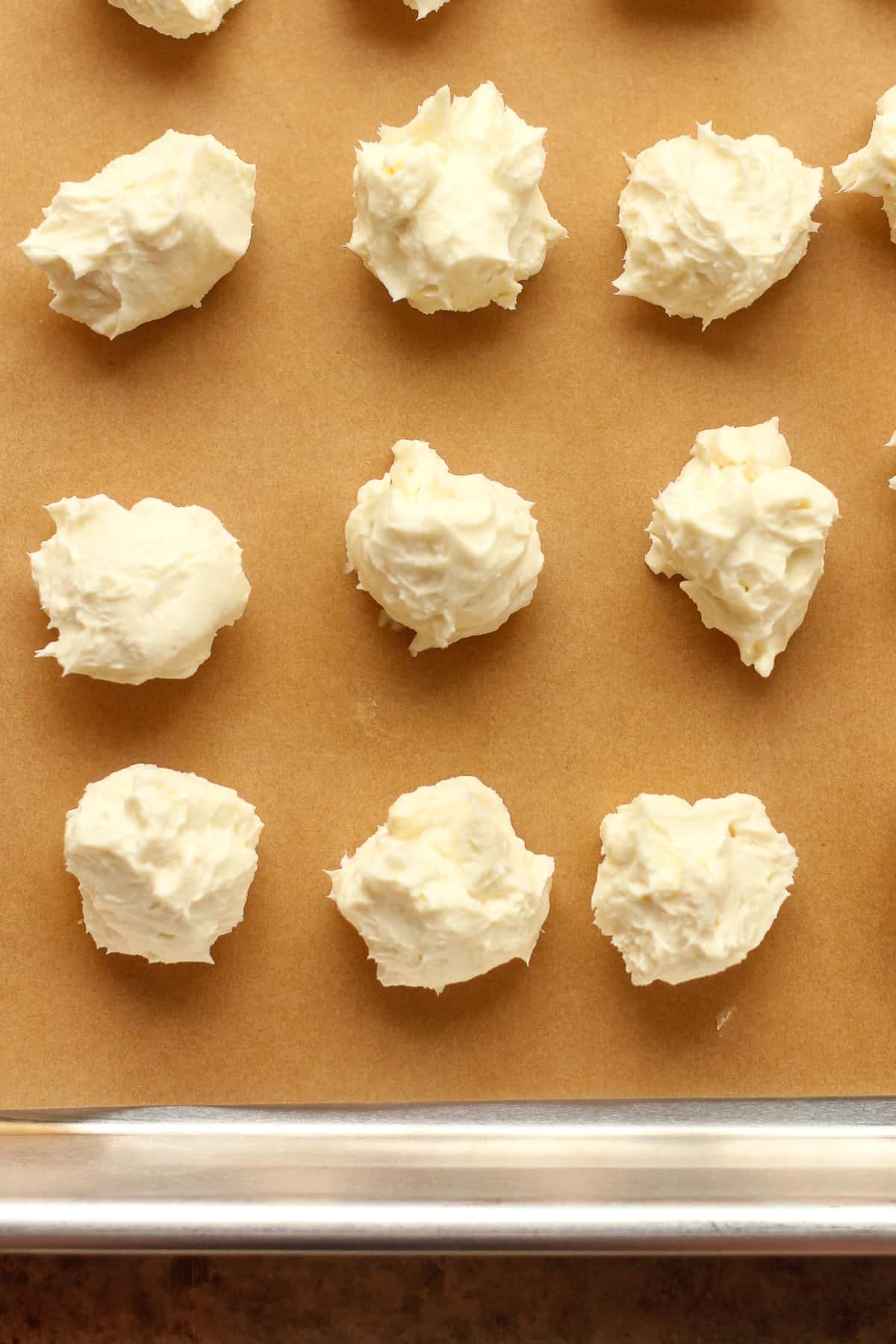 A pan of the cream cheese rounds.
