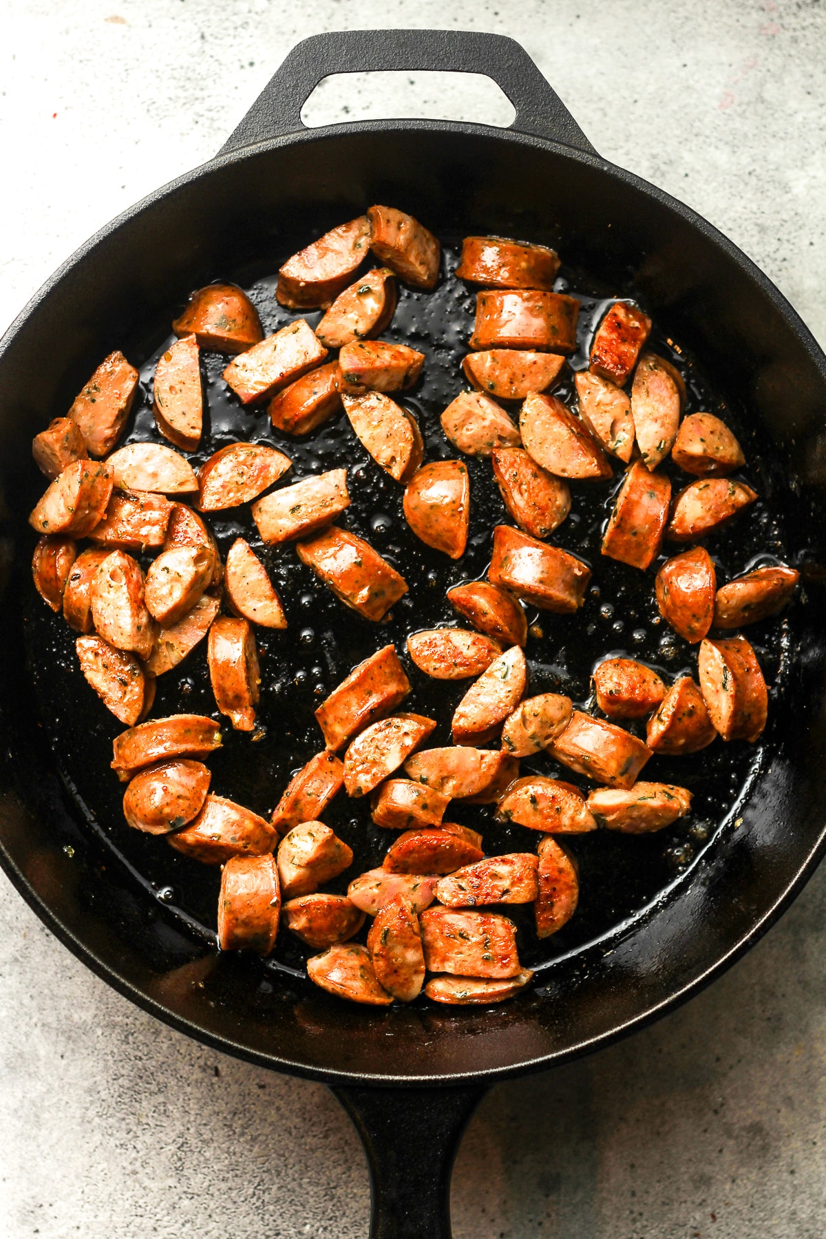 A skillet of the browned chicken sausage.