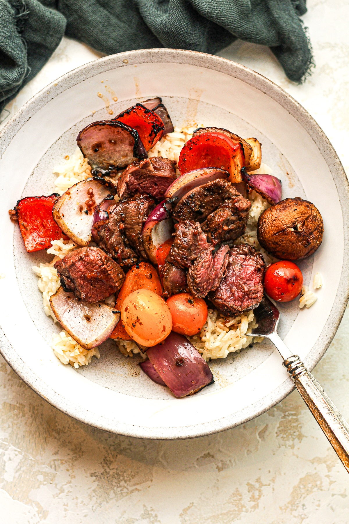 A bowl of the steak kabobs with veggies.