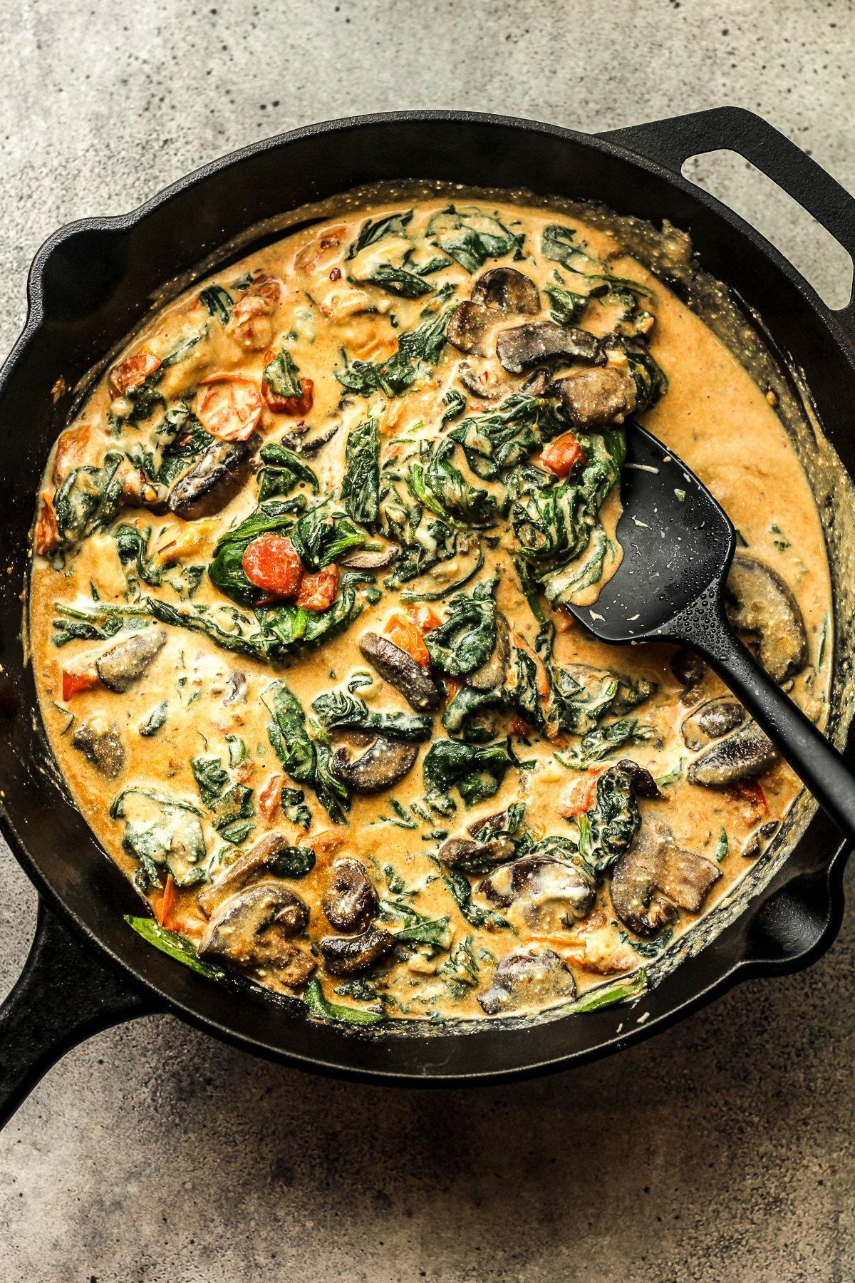 A skillet of the Florentine sauce.