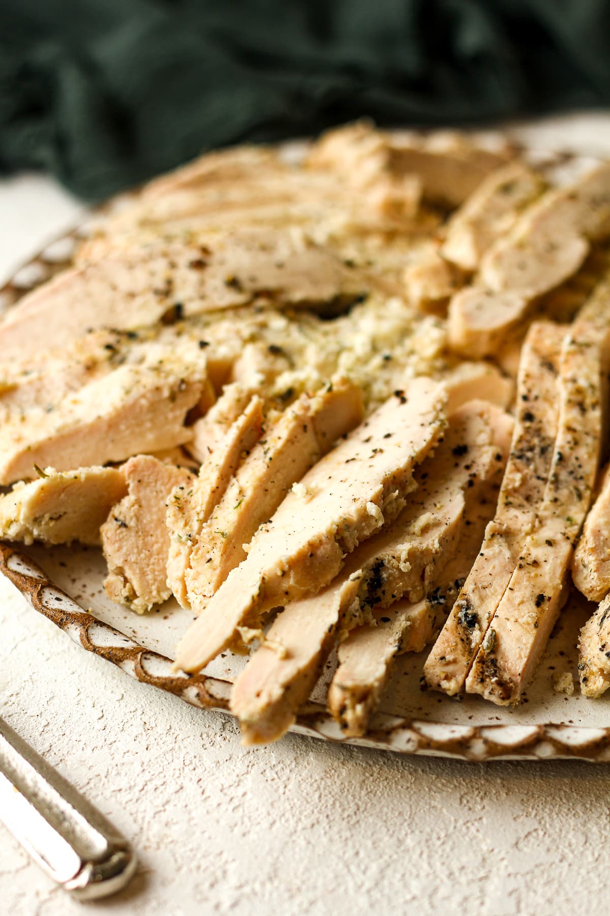 Side view of the sliced Greek chicken.