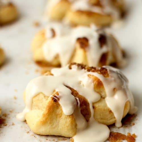 Side view of a pan of cinnamon roll knots.