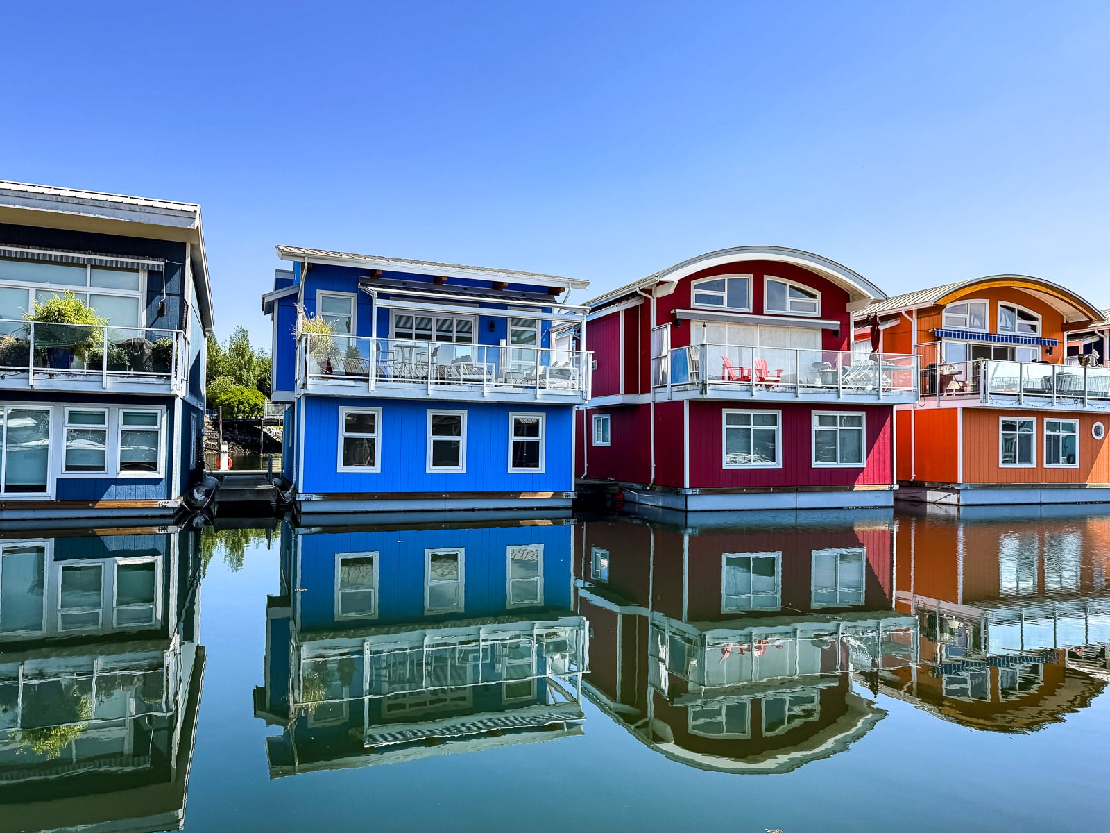 The back of the row of floating homes.