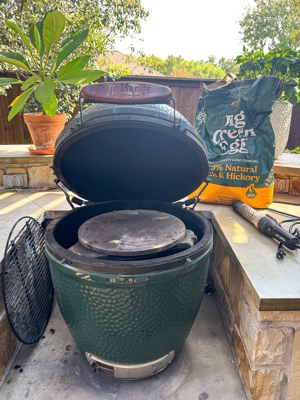 Side view of a Big Green Egg showing the pizza set up.