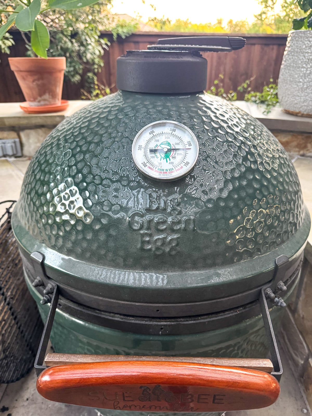 The Big Green Egg showing a HOT temperature for grilling.